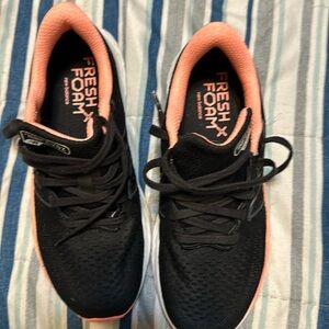 New balance tennis shoes